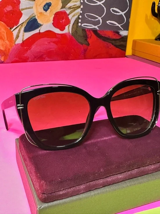 Tiffany & Co. Black Cat-Eye Sunglasses no scratches in great condition - Picture 2 of 12